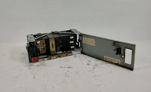 Image of General Electric GE 8000 20A Breaker 6" MCC Feeder Bucket 20 Amp TRI-BREAK