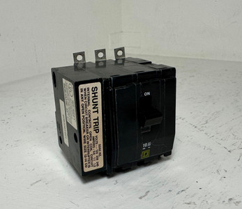 Square D QOB3301021 30A Circuit Breaker w/ Shunt Trip 240 VAC QOB 3 Pole 30 Amp (EM5095-26)