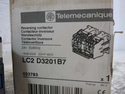 NEW Telemecanique LC2-D3201B7 Reversing Motor Contactor 24V Coil LC2D3201 20 HP (DW6322-1)