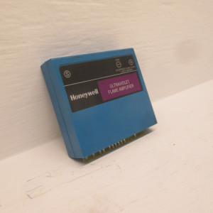 Image of Honeywell R7849 A 1023 Ultraviolet Flame Amplifier Module PLC R7849A1023