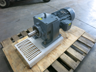 NEW NORD SK 132SP/4 CUS TF 7.5 HP AC Motor 230/460 w/ SK873.1 Gearmotor Reducer (DW6869-1)