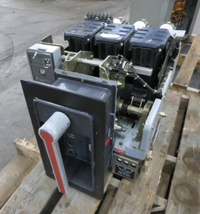 GE AKRU-10D-30 800A Fused Air Circuit Breaker LSI Trip Unit A208LSIMR 800 Amp MO (DW6931-1)