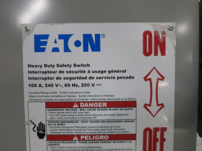 NEW Eaton DH323NGK 100 Amp 240V Fusible Safety Switch Disconnect 100A 240 VAC (DW8548-2)