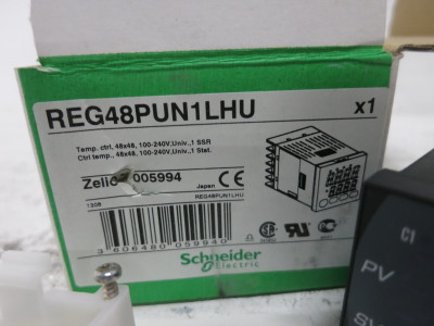 NEW Schneider Electric REG48PUN1LHU Zelio Temperature Control Relay 005994 48x48 (DW8645-17)