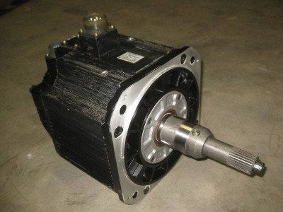 Image of Yaskawa SGMDH-45A2B-YR13 32.4A AC Servo Motor 4.5 kW 3PH SGMDH45A2BYR