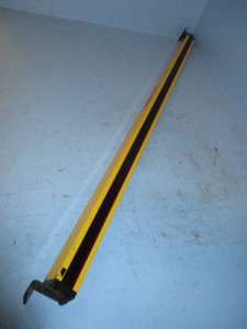 Image of Banner Engineering MSE4024Y 40" Mini-Screen Yellow Painted Receiver 40 inch