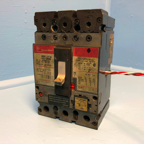 GE SELA36AT0030 30A Spectra Circuit Breaker w Aux & 15 Amp Plug General Electric (EM2899-1) GE SELA36AT0030 30A Spectra Circuit Breaker w Aux & 15 Amp Plug General Electric (EM2899-1)