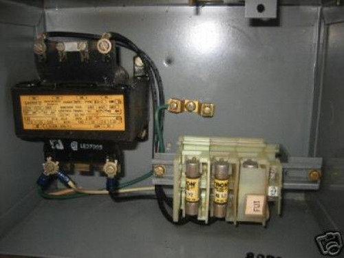 Square D SK5271M Transformer Disconnect Switch Class 9070 SK 5271M 100 VA 60 Hz (EBI4688-4)