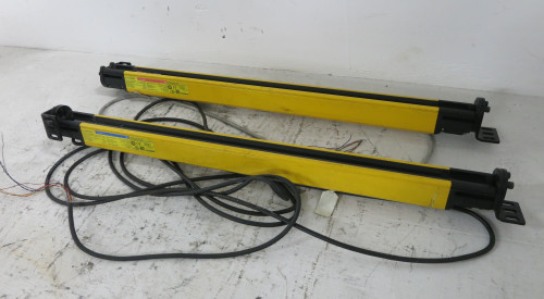 Keyence SL-V32HM-T + SL-V32HM-R Safety Light Curtain Transmitter & Receiver (DW6493-1)