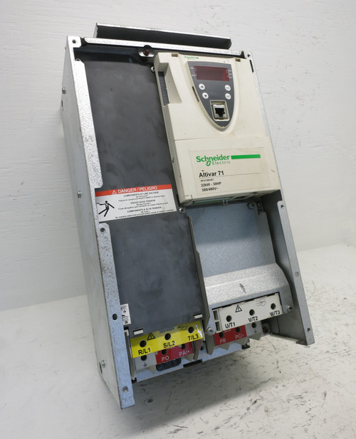 Telemecanique ATV71HD22N4Z Altivar 71 AC VS Drive 30 HP 22kW 480V ATV71-HD22N4Z (DW7117-1)