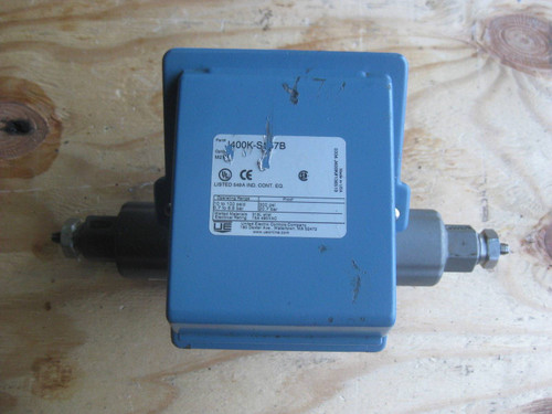 United Electric J400K-S157B Flow Control 300 PSI J400KS157B 10 to 100 PSI D (EBI4876-6)