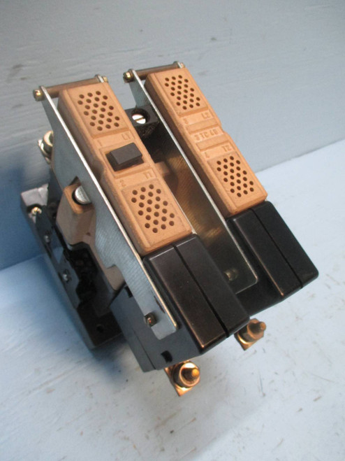 Siemens 3TC48-17-0B 75 Amp 2 Pole DC Contactor 600V DC 120V Coil 45 HP 2POL (TK0565-8)