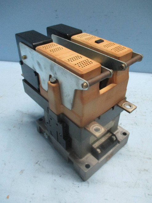 Siemens 3TC5617-0B 330 Amp 2 Pole DC Contactor 600V DC 120V Coil 150 HP 2Ph (TK0682-23)