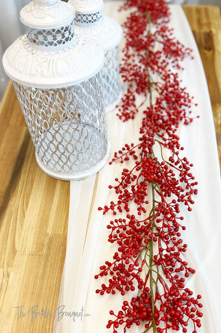 Christmas Snowcloaked Berries Red Berry Garland 5ft Holiday Decorating  Wedding Decorating Farmhouse Mantle Decor Natural Snow Look 