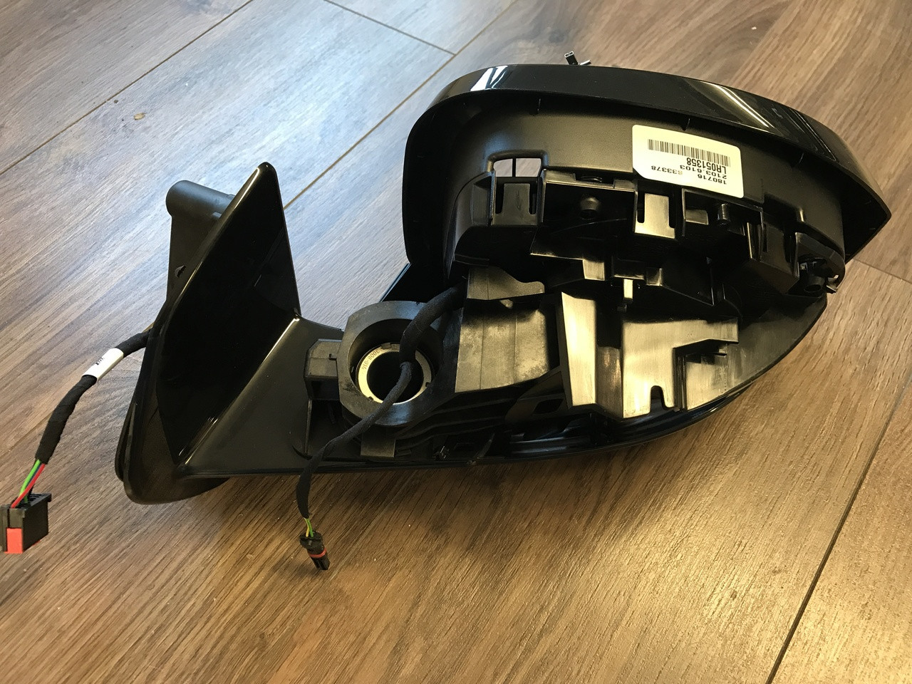 Ultimate Components LED Wing Mirror Indicator For Land Rover Discovery 2014-2017 (Driver Side, Clear)