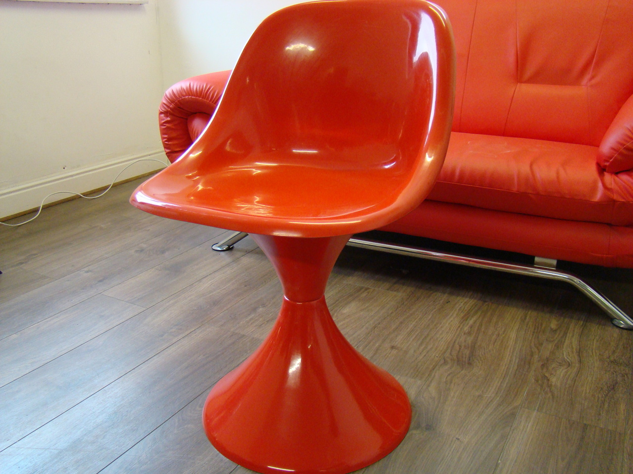 1960 S Style Tulip Chair Vintage Retro Designer In RED Meduza Design Ltd   DSC06012  60290.1381493748.JPG