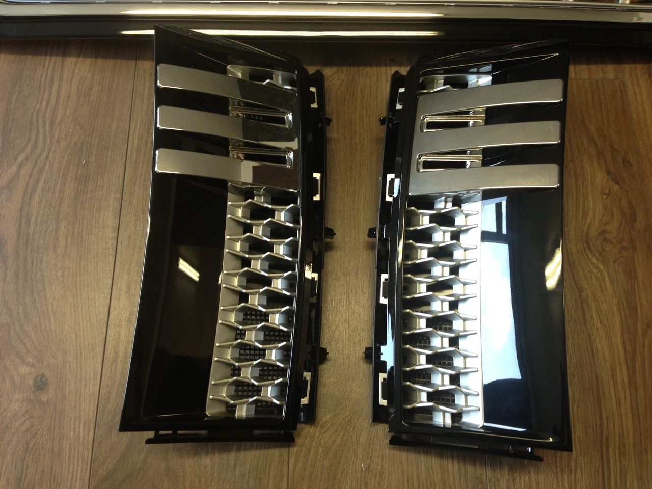 Grille D'aile Gauche Avant Pour Range Rover L322 - Pièce D'occasion En état De Fonctionnement