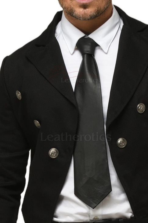 Black Long Tailcoat - front details