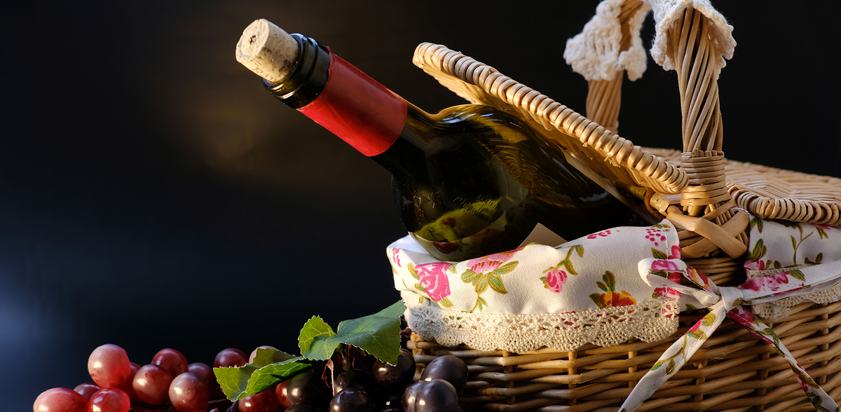 CHAMPAGNE & CELEBRATION