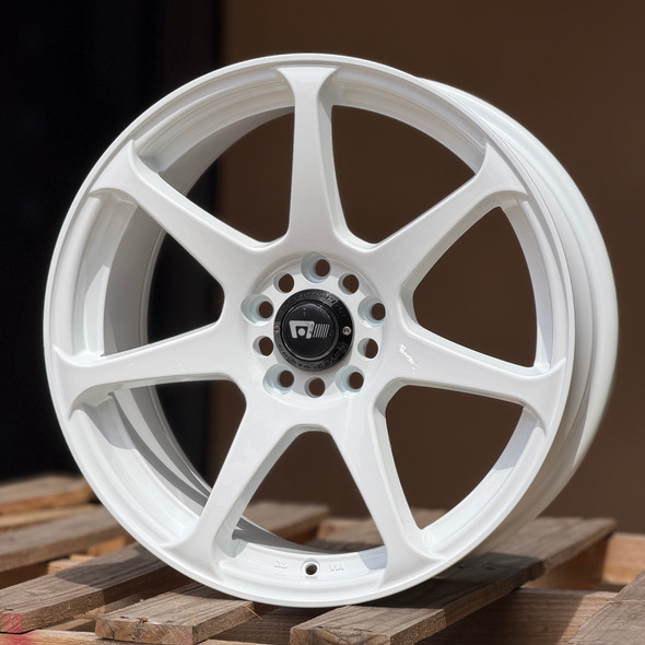 Motegi Racing MR154 BATTLE 18x8 ET43 5x114.3 72.56mm WHITE (Load Rated 688kg)