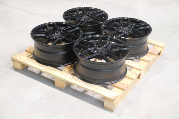 Set of CVR5 19x8.5 ET30 + 19x8.5 ET35 5x120 72.6mm Gloss Black