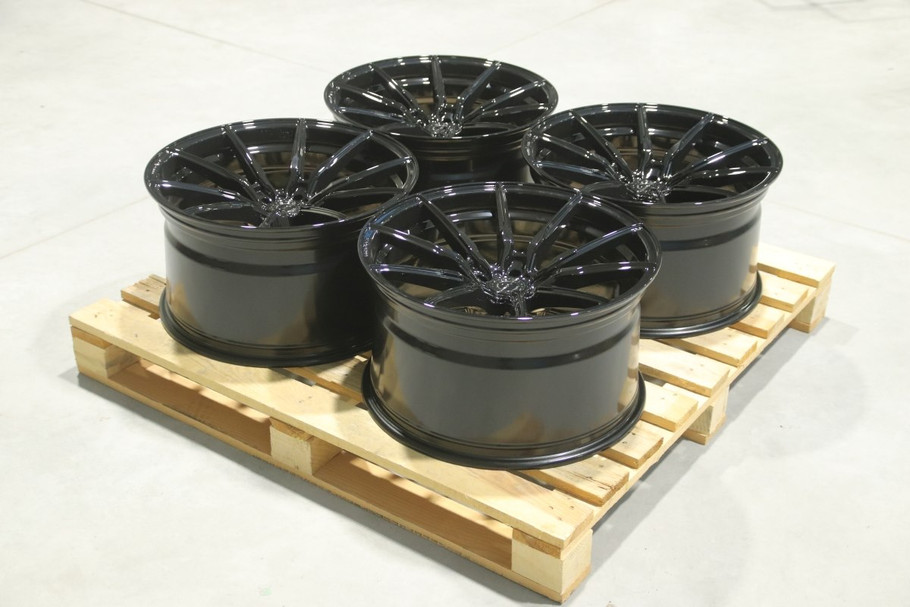 Set of CVR4 20x11 ET25 + 20x11 ET30 5x112 72.6mm Gloss Black