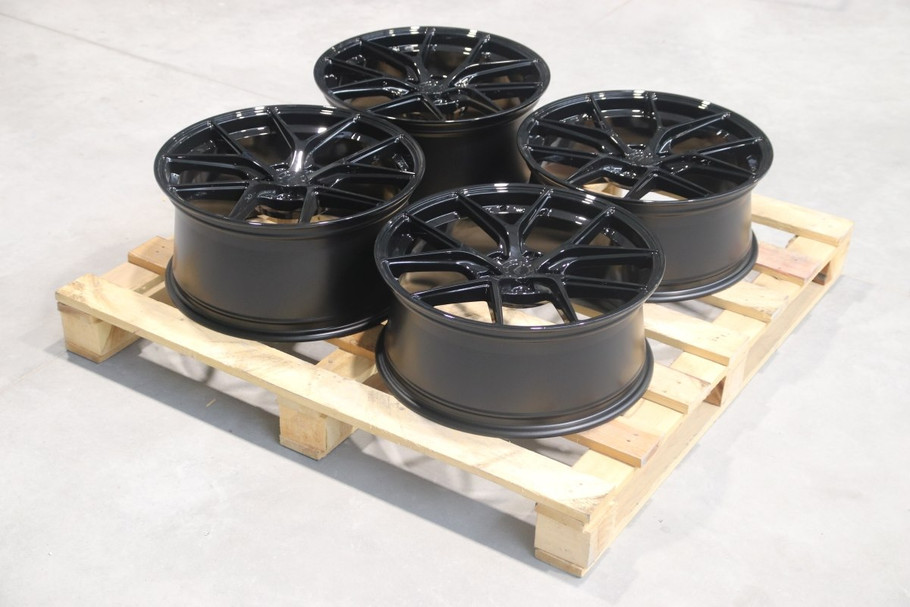 Set of SL01 19x8 ET40 + 19x9 ET40 5x120 72.6mm Gloss Black