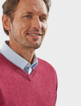 Men's luxury lambswool V-neck knit, cranberry, by Vedoneire of Ireland