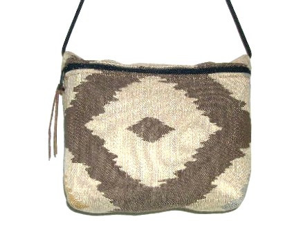 SIMPLE TWO TONE DESIGN