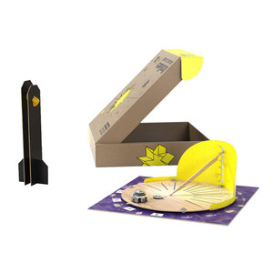 Ozobot Ozogoes Around A Sundial kit has wooden platform on purple mat and is fully assembled next to cardboard box Ozobot Ozogoes Around A Sundial kit has wooden platform on purple mat and is fully assembled next to cardboard box