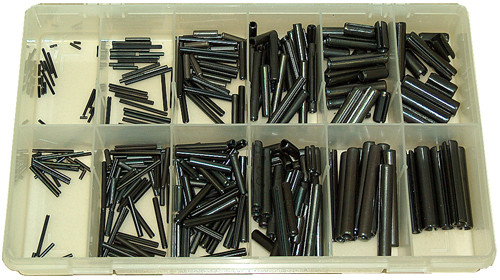 315 carbon steel pins with plain finish organized into plastic storage tray