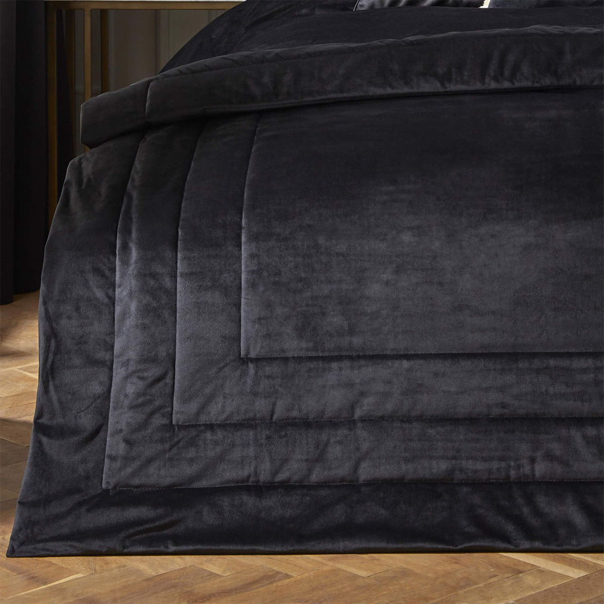 Laurence LlewelynBowen Chic Velvet Throw Black Charlies