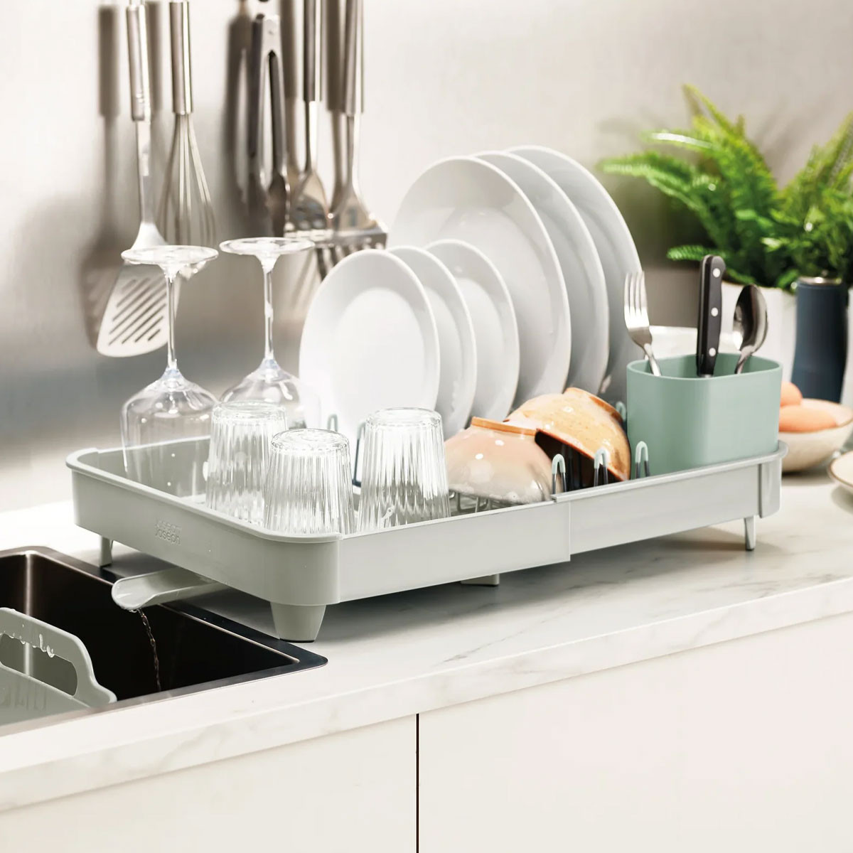 Joseph And Joseph Expandable Dish Rack: Space-Saving Marvel