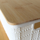 A close up view of the bamboo lid.