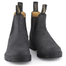 Front view of Blundstone 587 rustic black Chelsea boots showing rounded toes, elasticated panels and branded pull tabs.