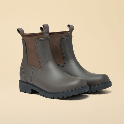 Joules women's Chelsea ankle wellington boots in brown with elastic side panels, pull tabs and a durable cleated sole for everyday outdoor wear.