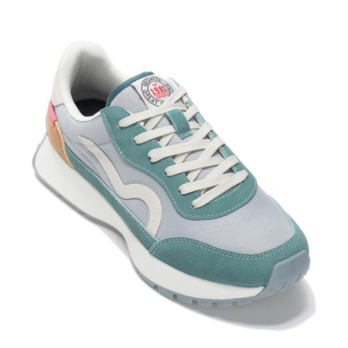 Teal and light grey trainer with white laces, mesh upper, suede-style overlays and contrasting tan heel detail on a white background.