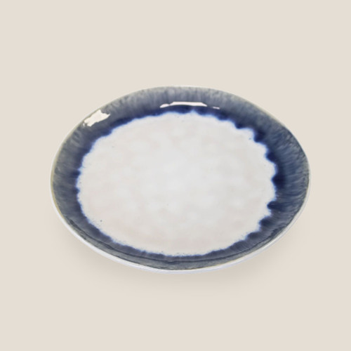 Round ceramic plate with a white centre and blue gradient rim.