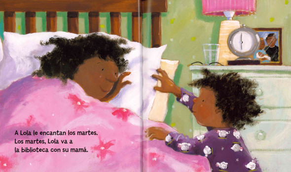 Lola en la biblioteca (Spanish) (Paperback)
