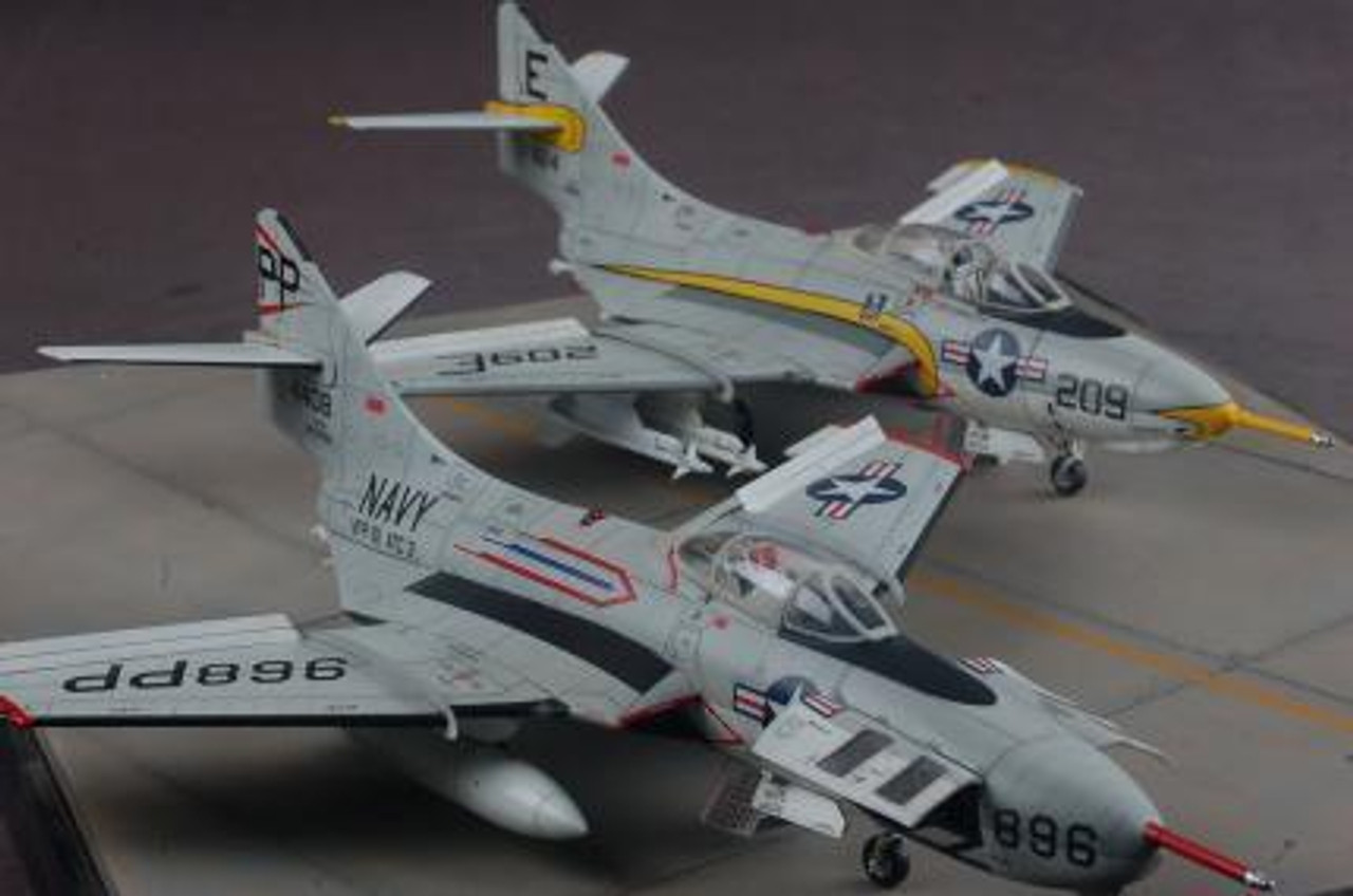1/48 US Navy F9F8/8P Cougar Fighter 1/48 US Navy F9F8/8P Cougar Fighter