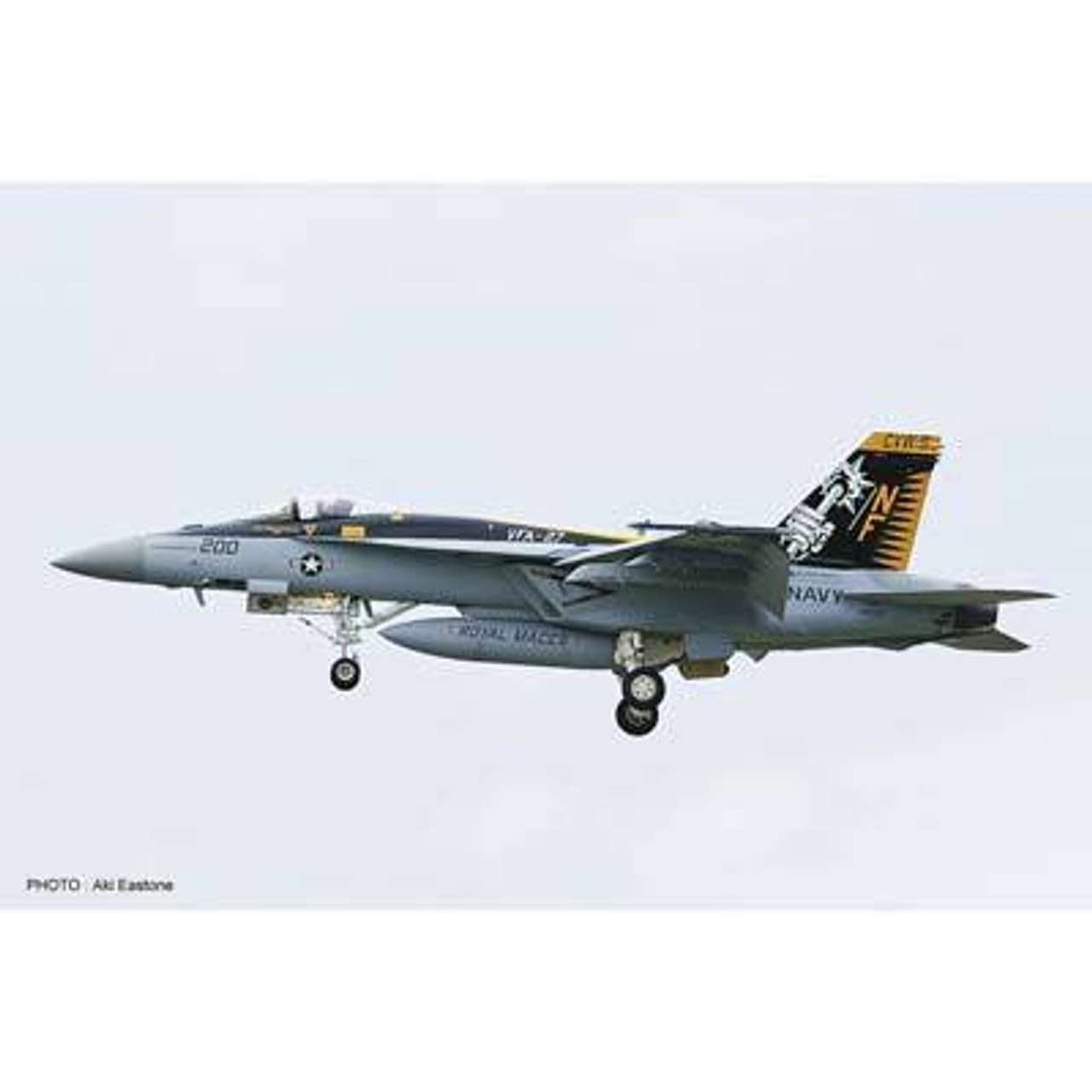 02178 1/72 F/A-18E Super Hornet VFA-27 Royal Maces 02178 1/72 F/A-18E Super Hornet VFA-27 Royal Maces
