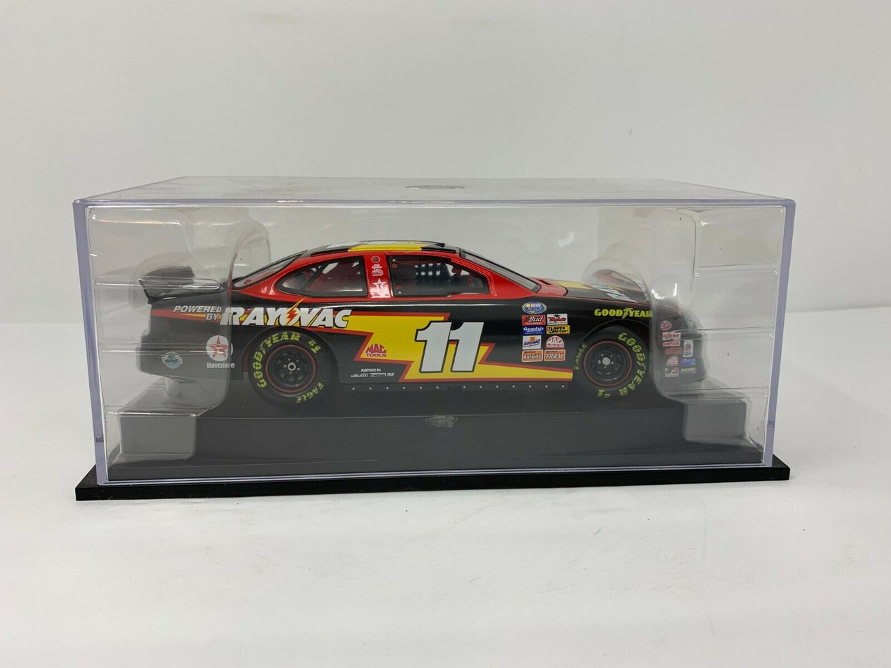 1/24 Dale Jarrett #11 Rayovac 1999 Ford Taurus