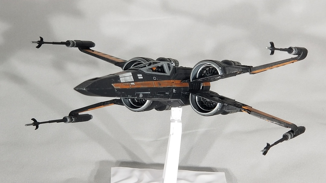 BAN210500 POE'S X-WING Fighter 1/72