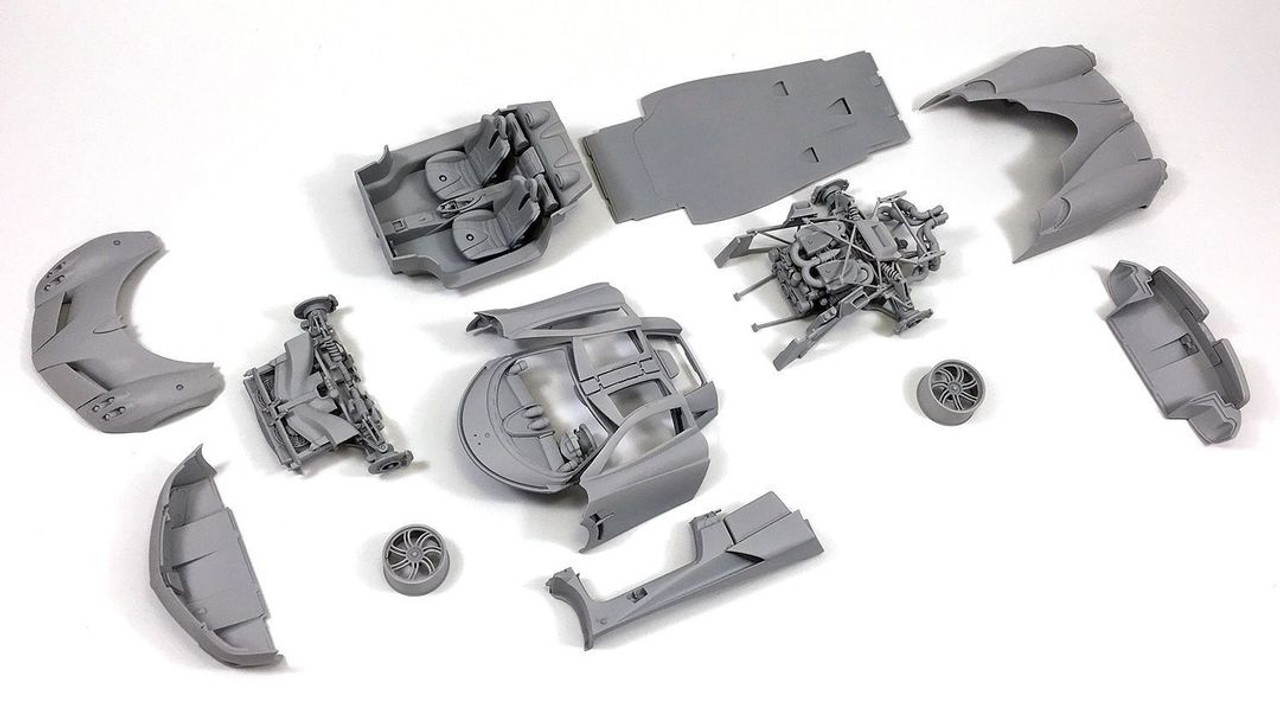 01090 Pagani Huayra 1/24 scale plastic sport car model kit