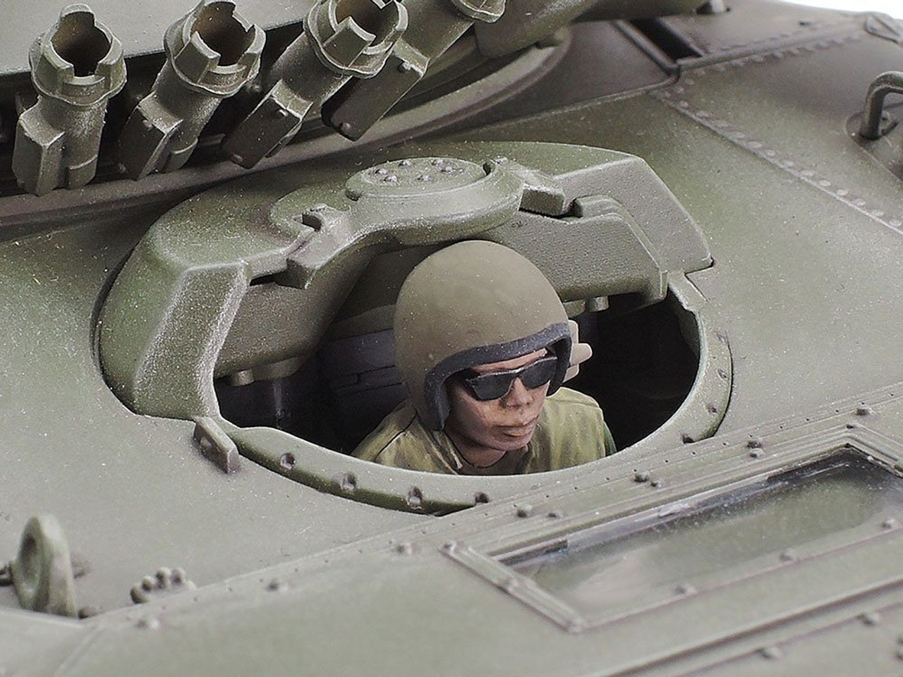 Tamiya US AIRBORNE TANK M551 SHERIDAN 1/35 scale Tamiya US AIRBORNE TANK M551 SHERIDAN 1/35 scale