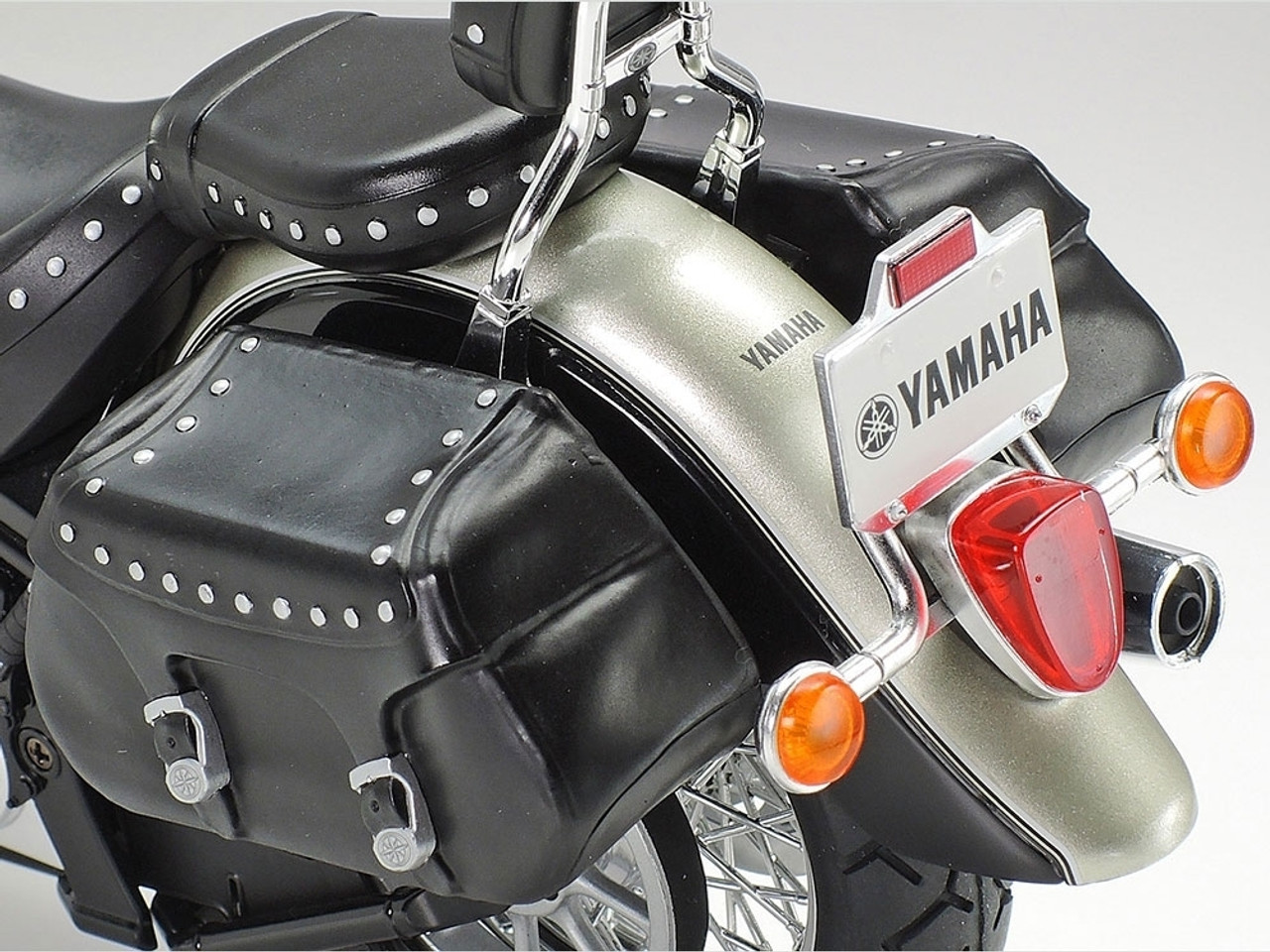 TAM14135  Yamaha XV1600 Road Star Custom 1/12