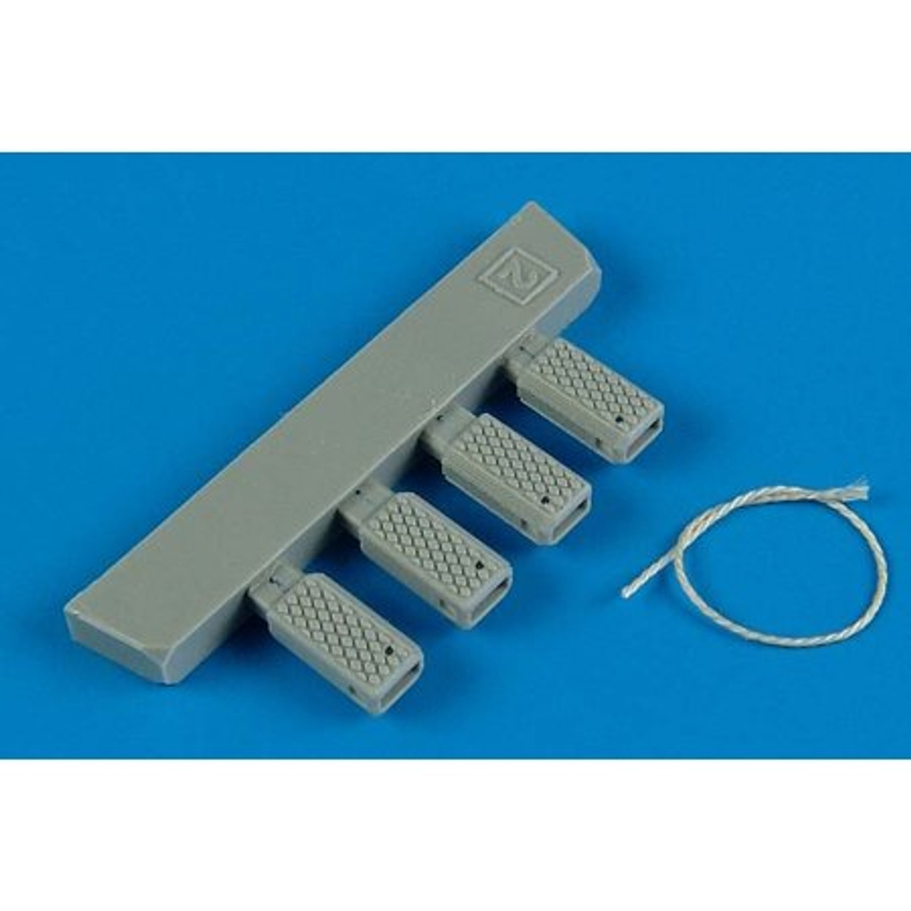 AMLA48044 1/48 P-40 Early wheels & paint masks ACA/HBC/TRUM