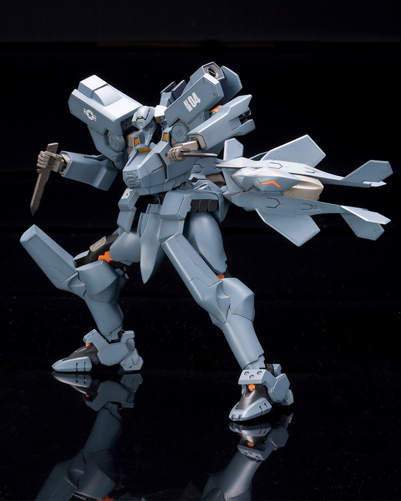 KBYKP231 Muv Luv Alternative Total Eclipse Series F-15E Strike Eagle, 1/144 Action Figure Kit