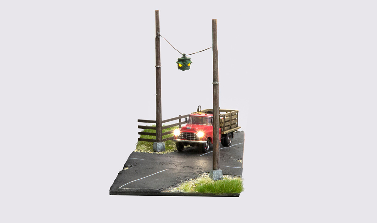 WOOJP5636 N Suspended Flashing Lights