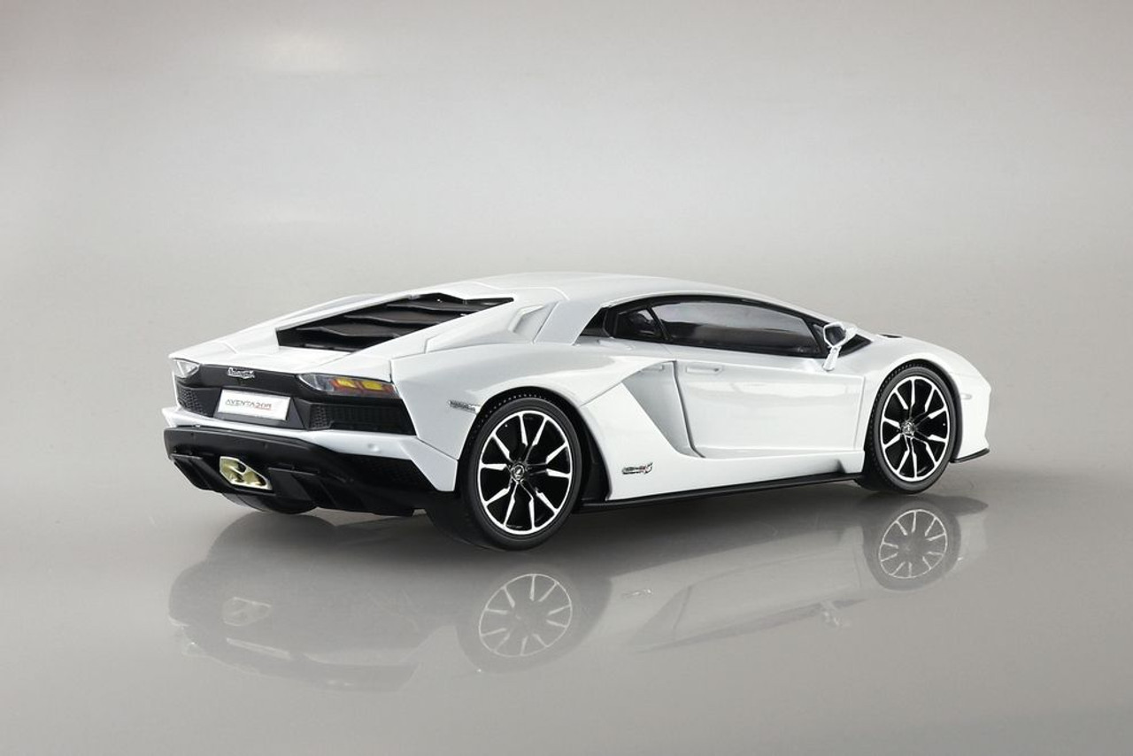 AOS06814 Aoshima 1/32 SNAP KIT #12-A Lamborghini Aventador S (Pearl White)